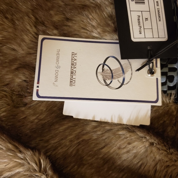 Beautiful and warm winter coat from Napapijri - Picture 5 of 8